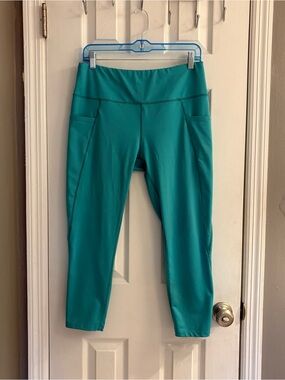 Ladies Aqua RB3 workout yoga pants size large.